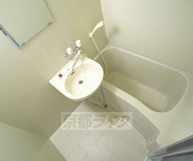 Bath. 303, Room photo diversion