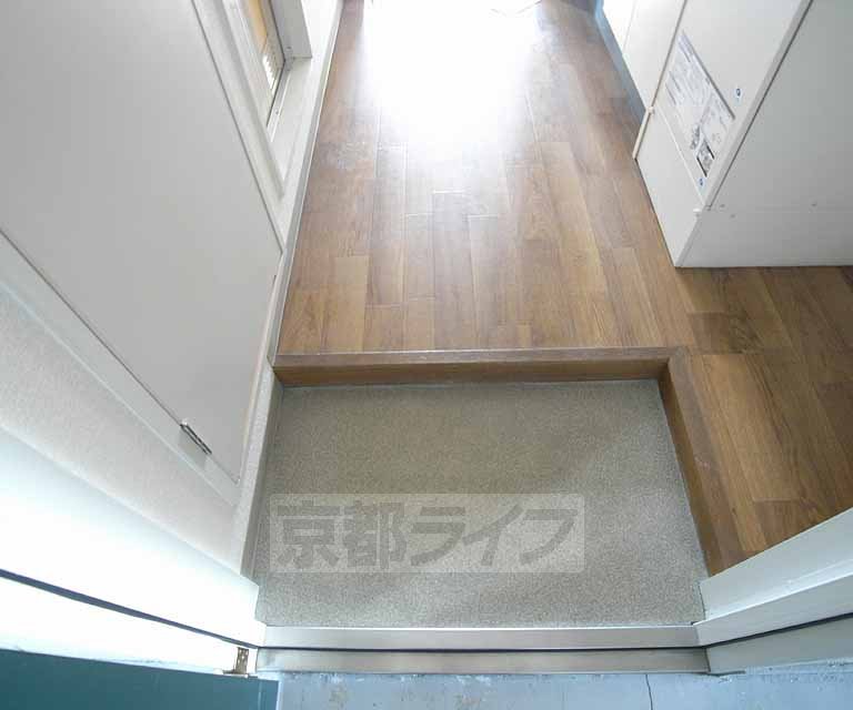 Entrance. 303, Room photo diversion