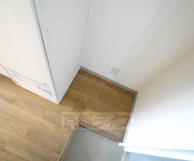 Entrance. 303, Room photo diversion