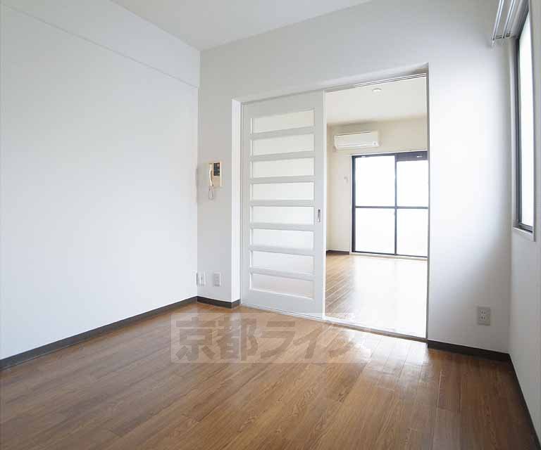 Living and room. 103, Room photo diversion