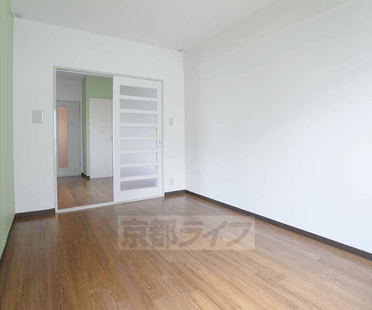 Living and room. 103, Room photo diversion