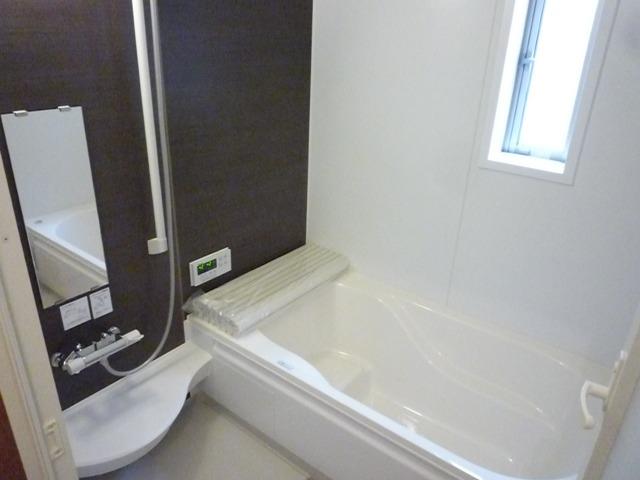 Same specifications photo (bathroom). Same specifications photo (bathroom) Bathroom with heating dryer!