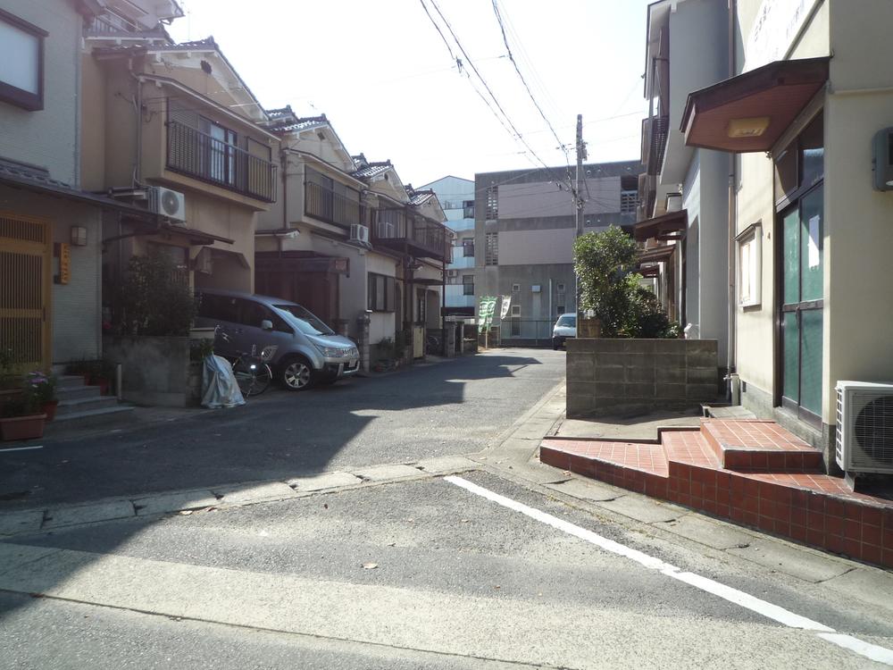 Local photos, including front road. Local (10 May 2013) Shooting