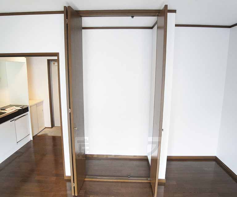 Receipt. 201, Room photo diversion