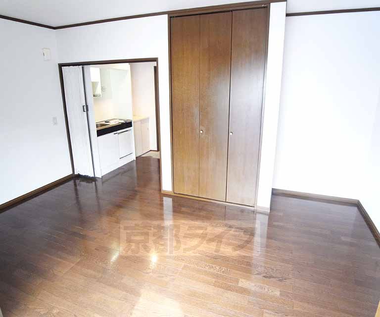 Living and room. 201, Room photo diversion