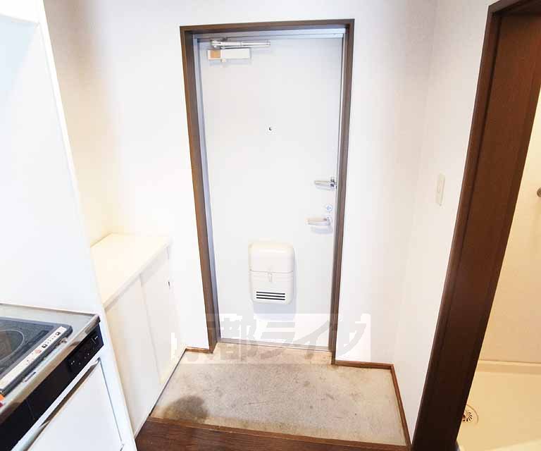 Entrance. 201, Room photo diversion