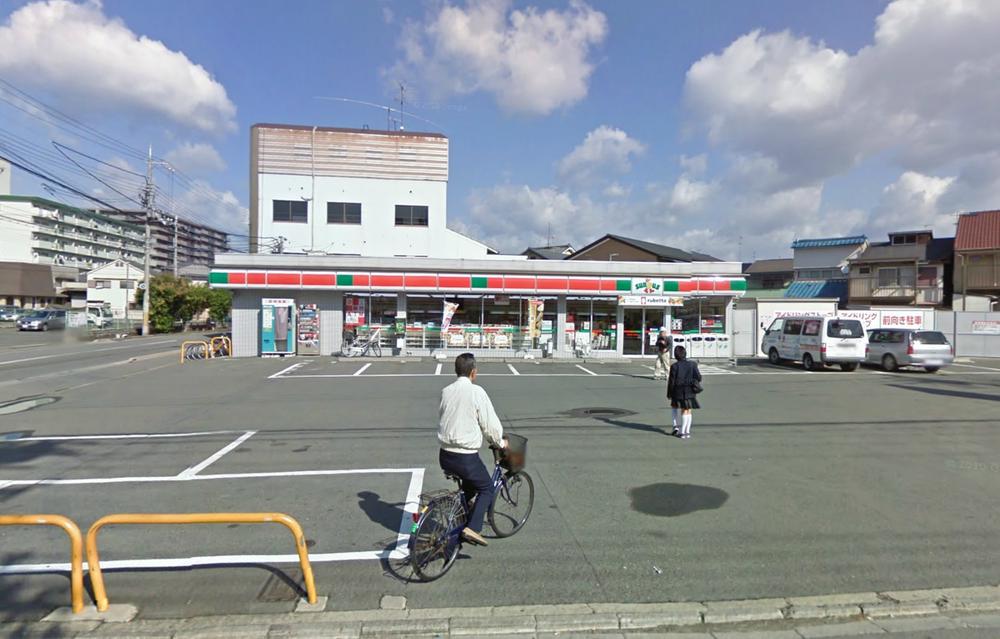 Convenience store. 1m to circle k