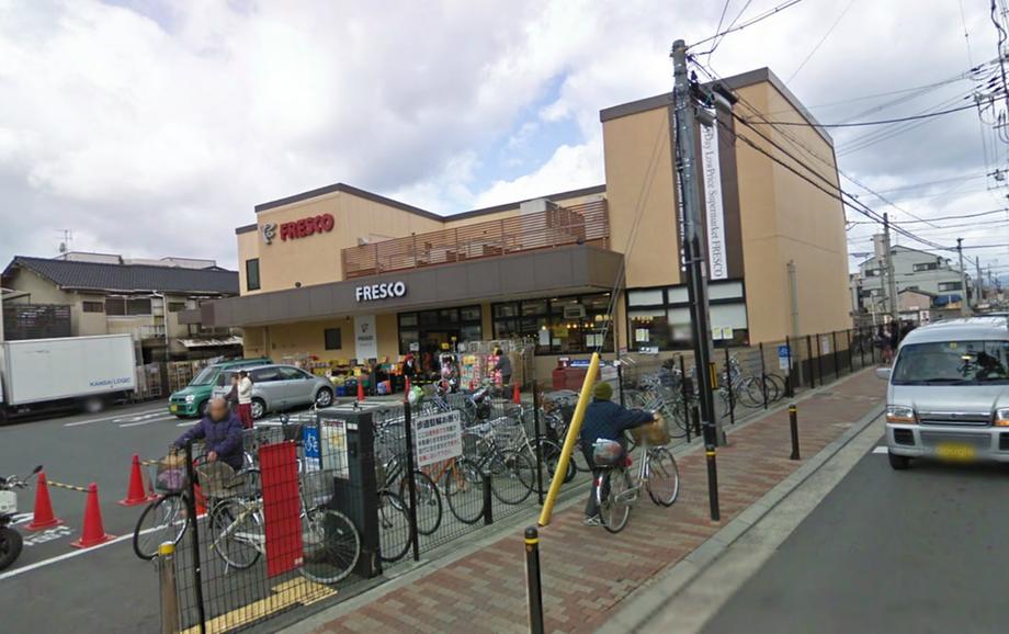 Supermarket. Until fresco 615m