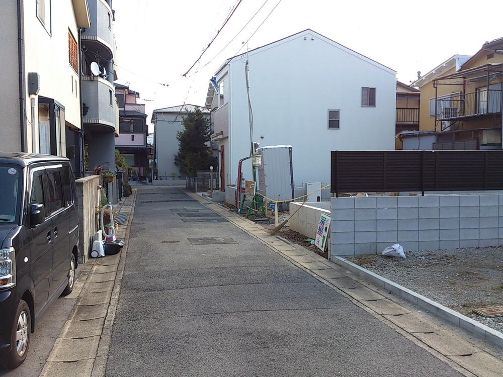 Local photos, including front road. Frontal road It is calm streets