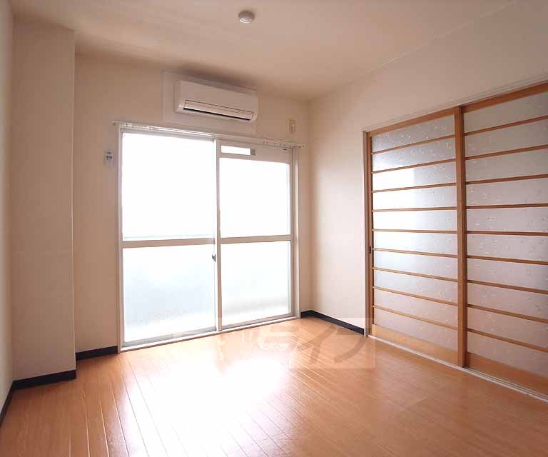 Living and room. Western-style 6 Pledge