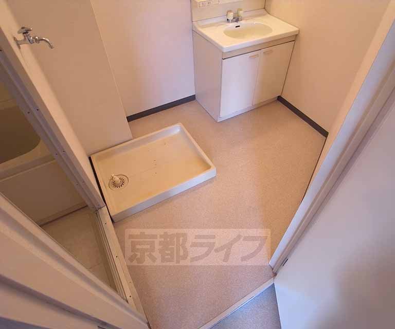 Washroom. Dressing room