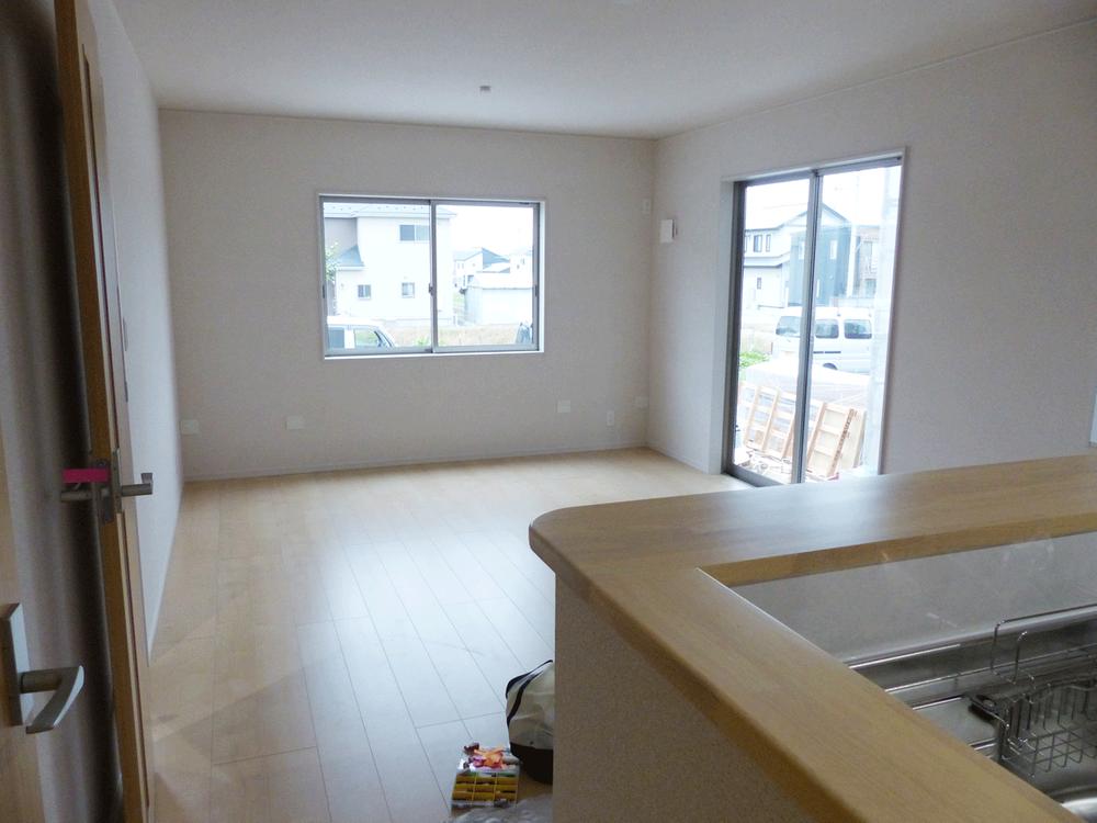 Same specifications photos (living). Same specifications photos (living) Zenteiminami lighting of light overflowing LDK!  Counter kitchen type! 