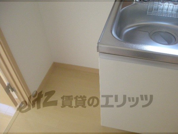 Other room space. Refrigerator yard