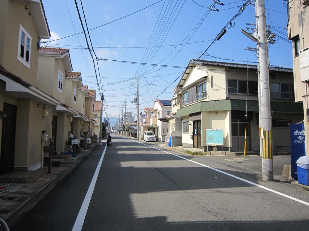 Local photos, including front road. Local (11 May 2013) Shooting