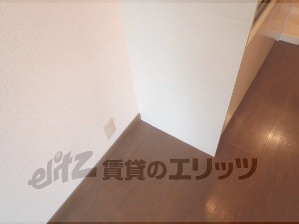 Other room space. Refrigerator yard