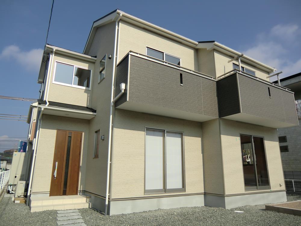 Same specifications photos (appearance). Same specifications photos (appearance) scheduled for completion in January