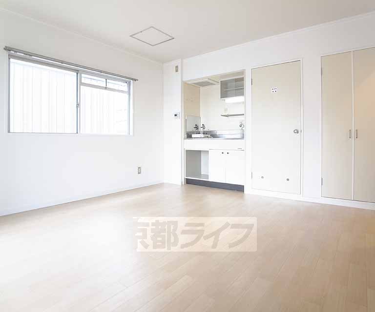 Living and room. 502, Room photo diversion