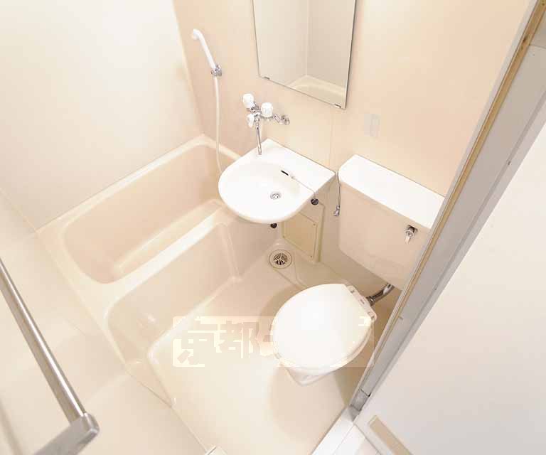 Bath. 502, Room photo diversion