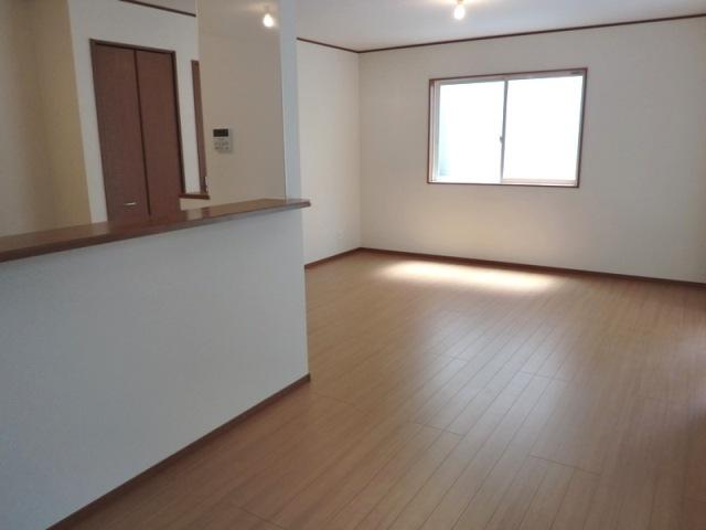 Same specifications photos (living)