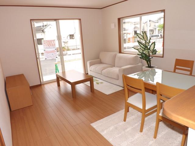 Living. 3 face lighting bright living