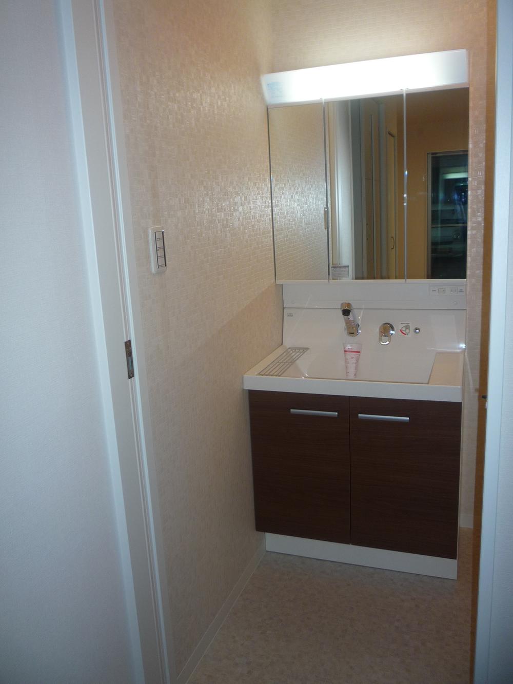 Wash basin, toilet. Same specification standard vanity