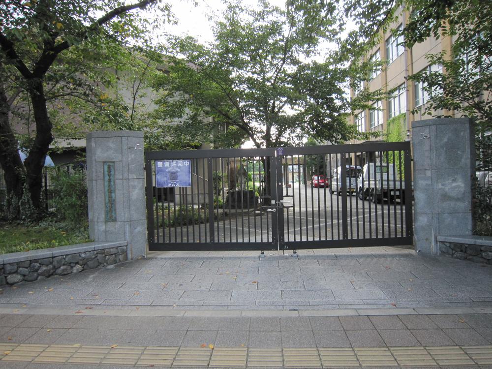 Primary school. 500m to Hiromichi Kujo elementary school