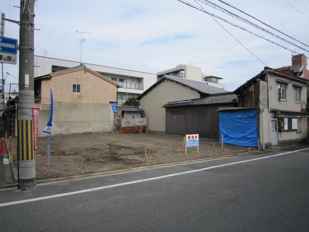 Local photos, including front road. Local (10 May 2013) Shooting