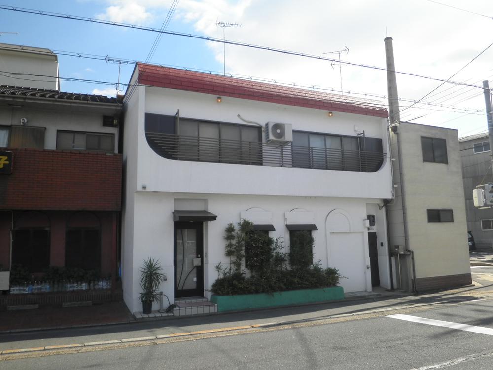 Local appearance photo. Local (11 May 2013) Shooting