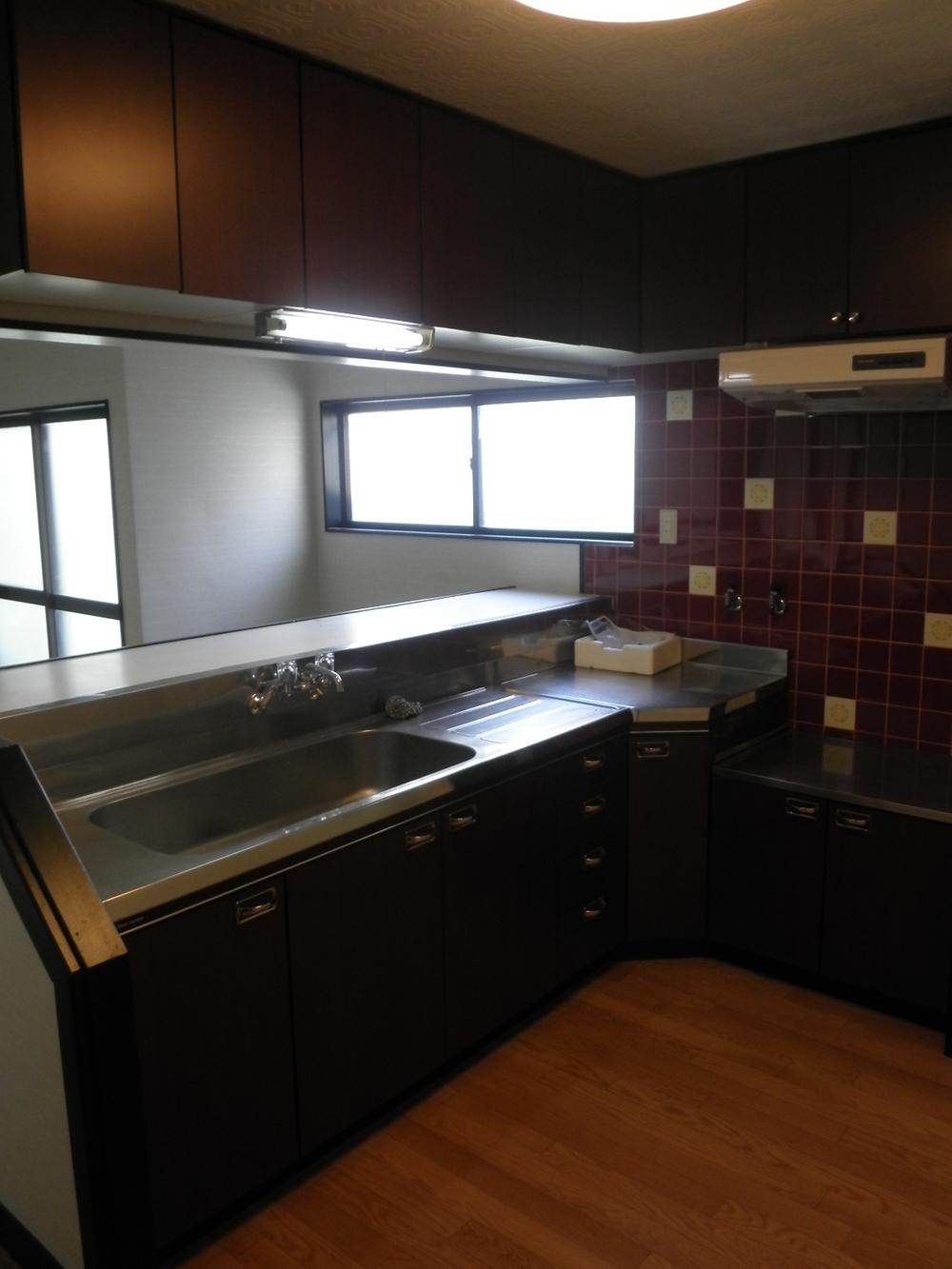 Kitchen. Indoor (11 May 2013) Shooting