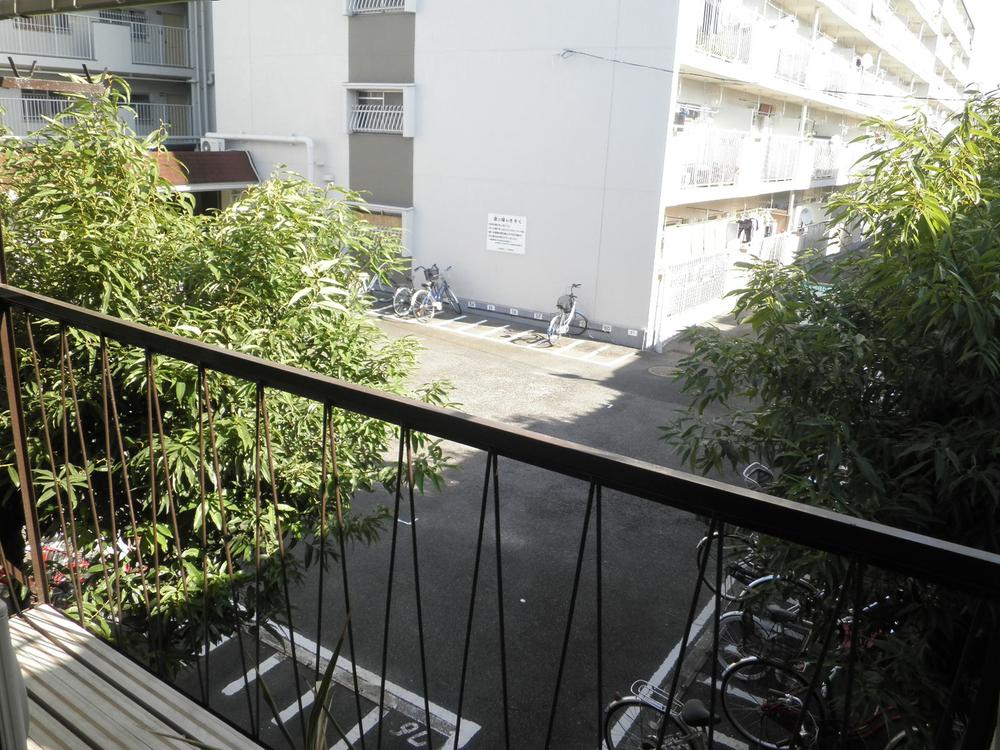 View photos from the dwelling unit. View from the site (November 2013) Shooting