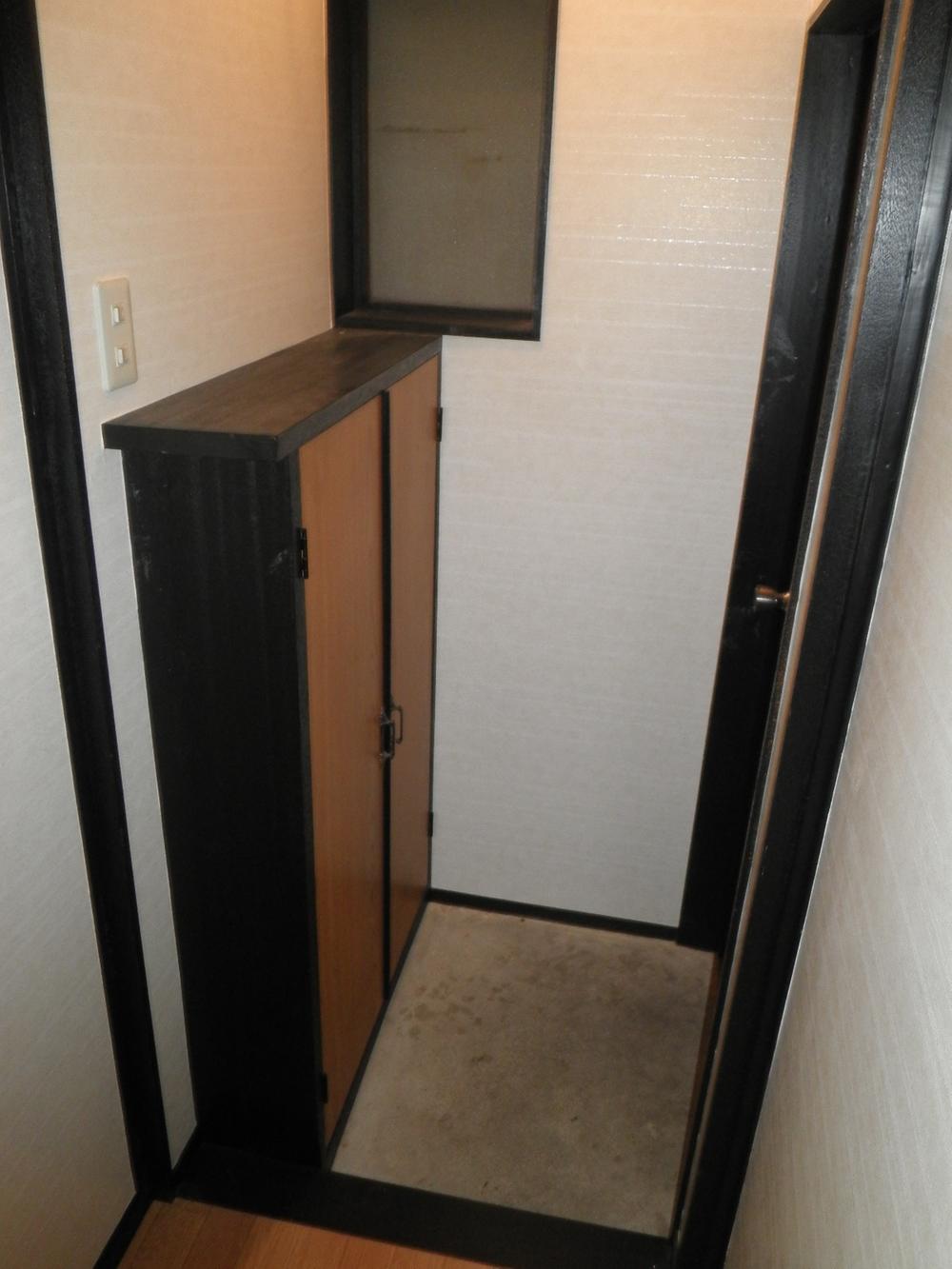 Entrance. Local (11 May 2013) Shooting