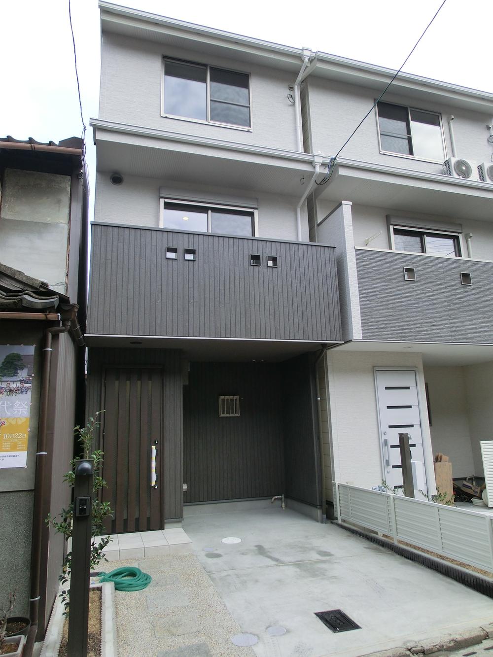 Local appearance photo. Local (10 May 2013) Shooting