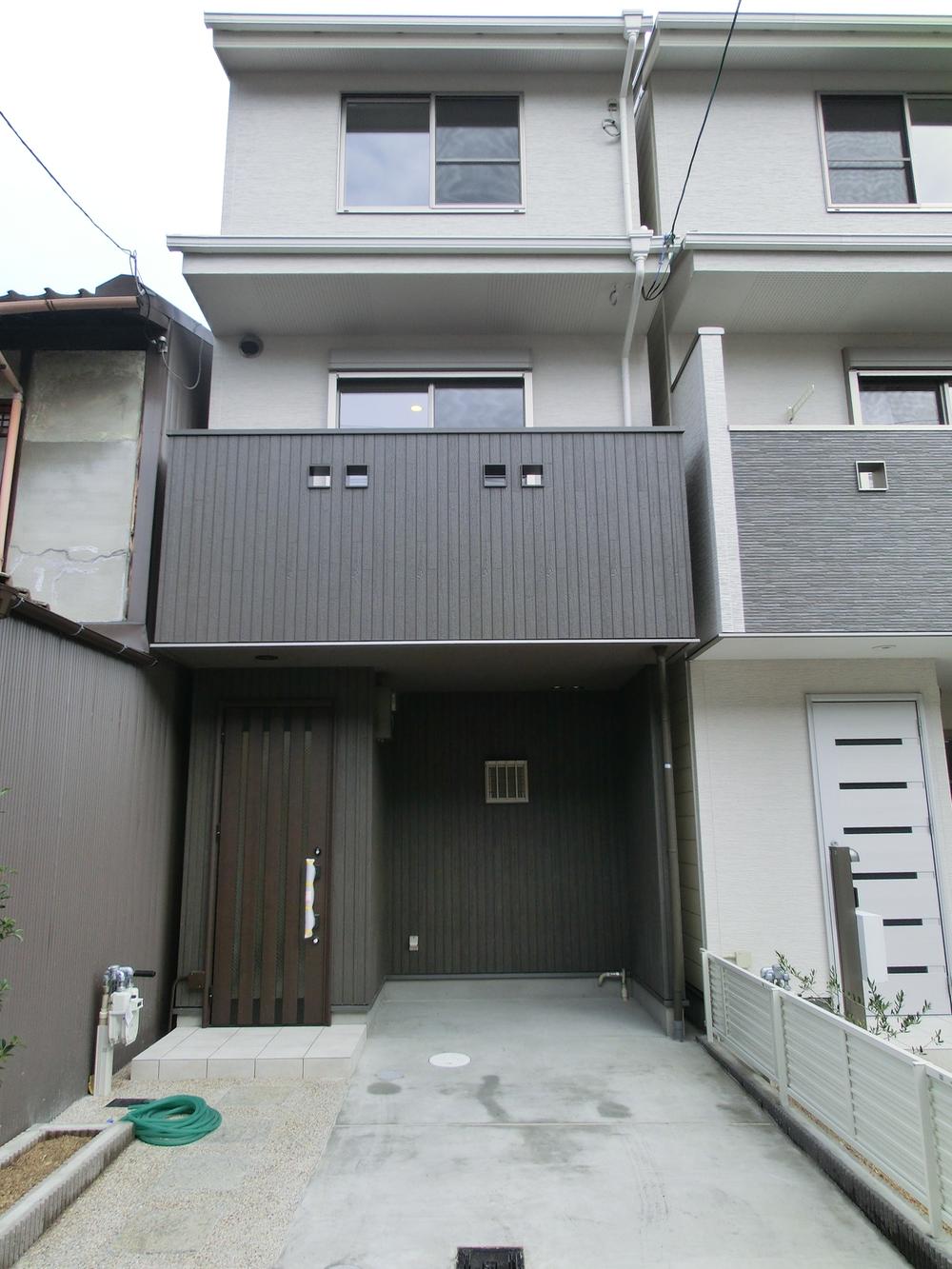 Local appearance photo. Local (10 May 2013) Shooting