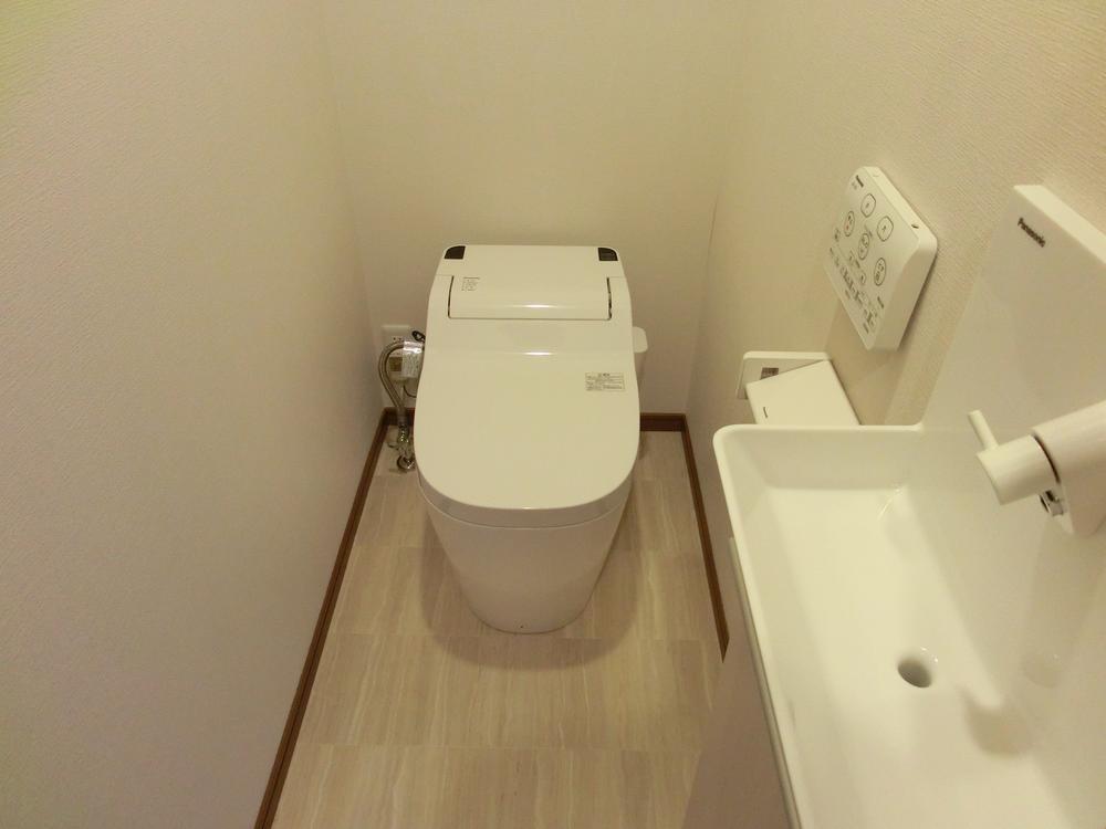 Toilet. Second floor toilet