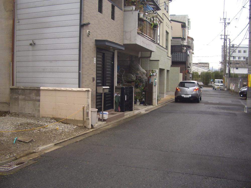 Local photos, including front road. 6m road