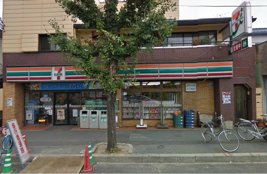 Convenience store. 327m to Seven-Eleven  