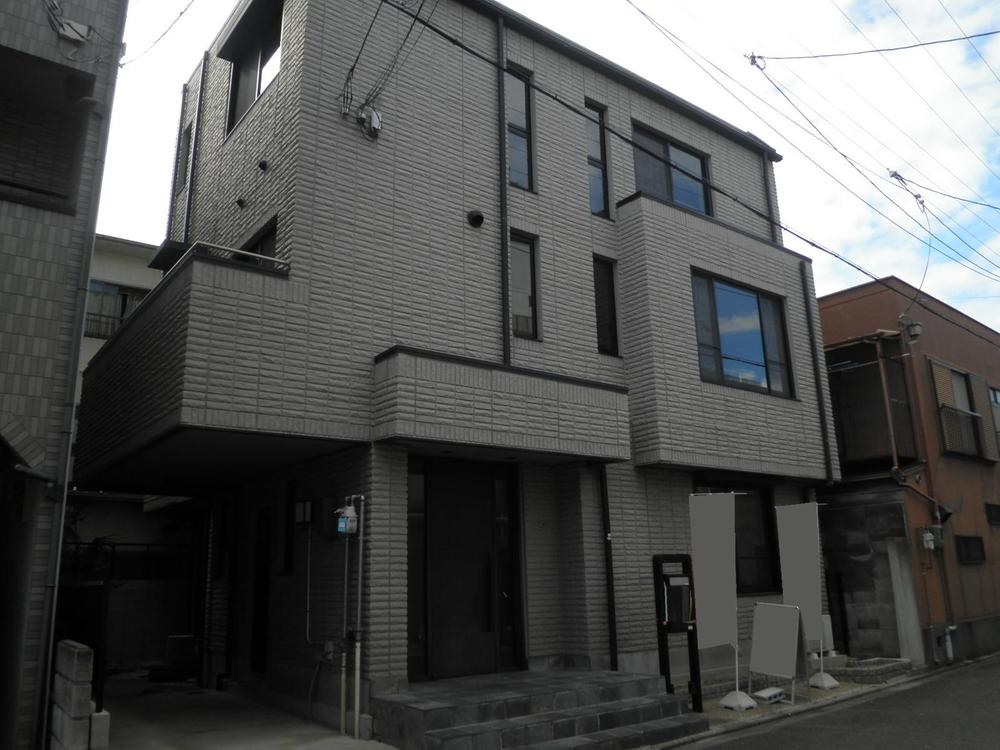 Local appearance photo. Local (12 May 2013) Shooting