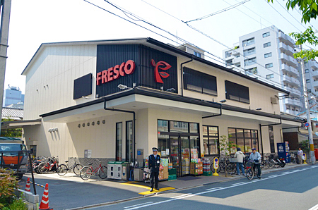 Supermarket. Fresco Oike store up to (super) 442m