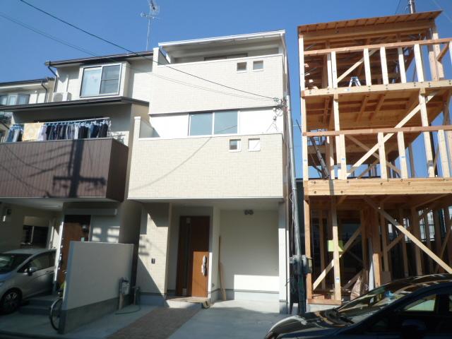 Local appearance photo. Local (11 May 2013) is a day preeminent in shooting facing south. 