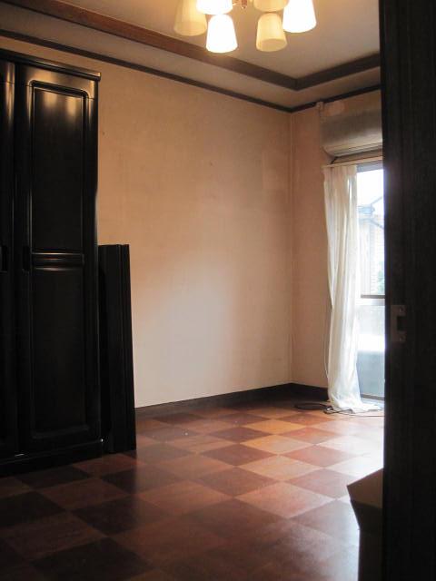 Non-living room. Indoor (12 May 2013) Shooting