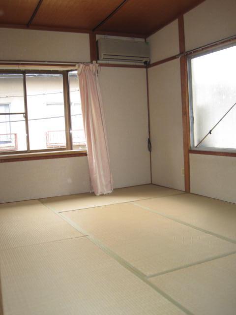 Non-living room. Indoor (12 May 2013) Shooting