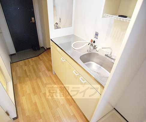 Kitchen. Stove-mounted kitchen. Easy to cook because large