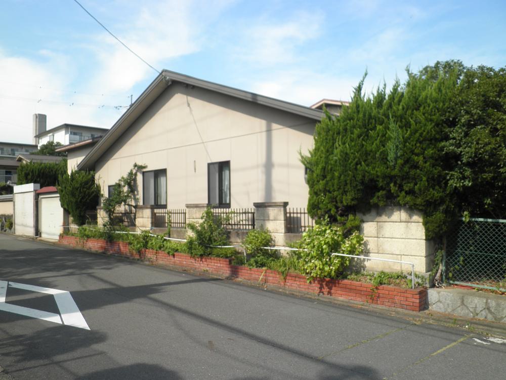 Local photos, including front road. Local photos from southwest