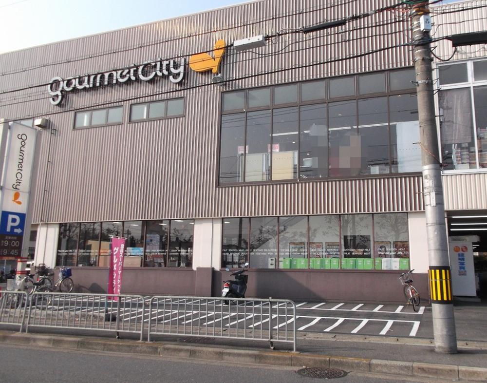 Supermarket. To gourmet DF 570m