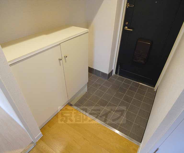 Entrance. Is I am happy there is a housed in the entrance