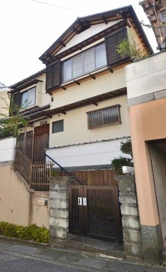 Local appearance photo. Local (12 May 2013) Shooting