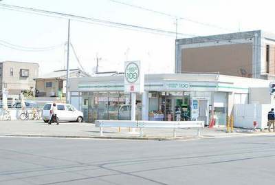 Convenience store. Lawson 100 up (convenience store) 15m