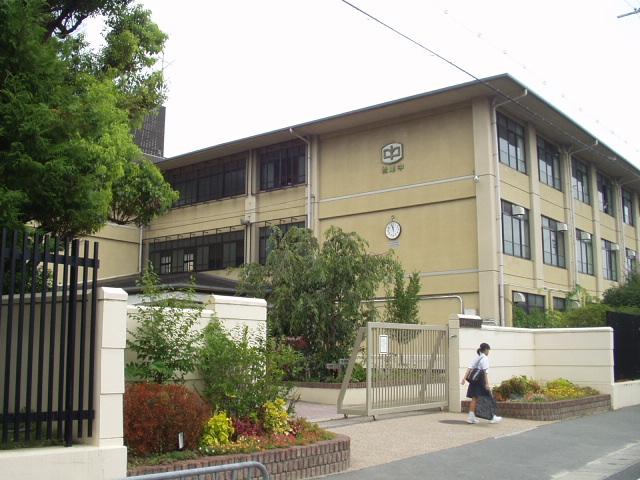 Junior high school. 1030m to Matsuo junior high school