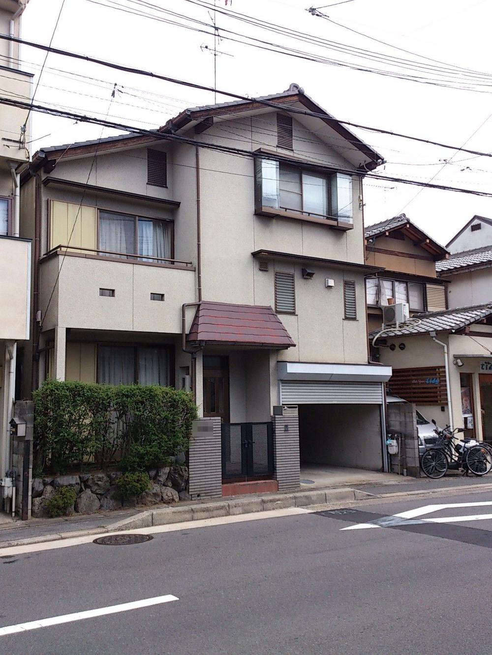 Local appearance photo