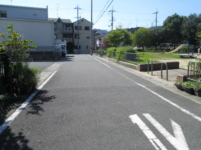 Local photos, including front road. Scissors before road, It is opposite the park! 